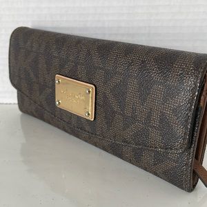 Michael Kors Lon Wallet.